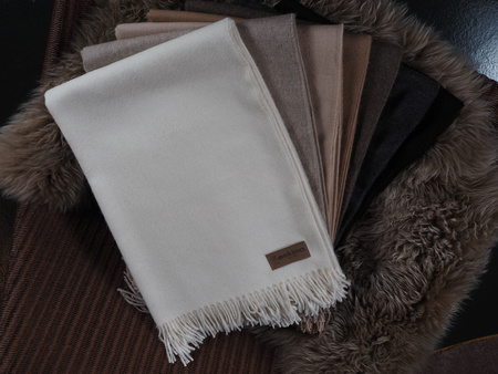 Koc z wełny alpaki Eskimo Switzerland Apus H4428-210 130x200 Beige