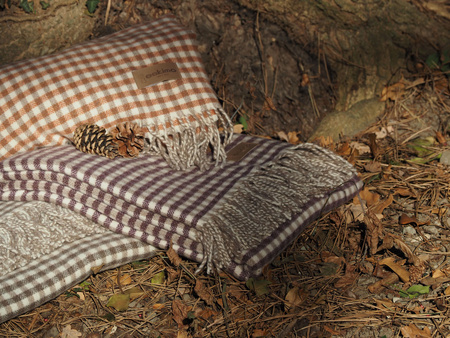 Koc wełniany Eskimo Switzerland Maloja H43A6-250 130x180 Beige